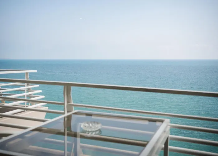 The Cruise * Menton